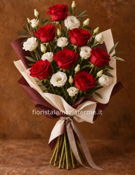 Bouquet di rose e fiori bianchi